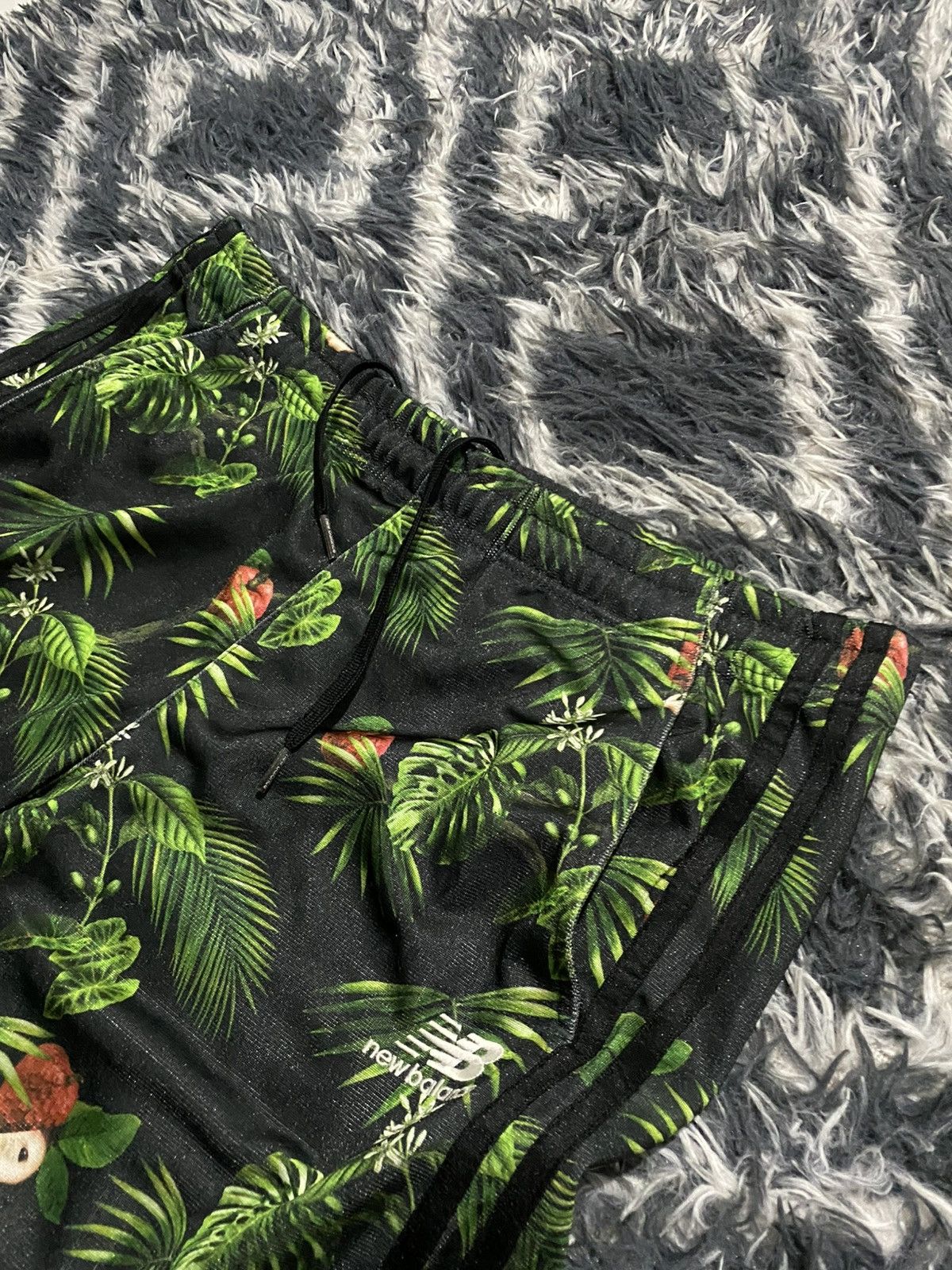 New Balance Vintage new balance floral short Size US 34 / EU 50 - 2 Thumbnail