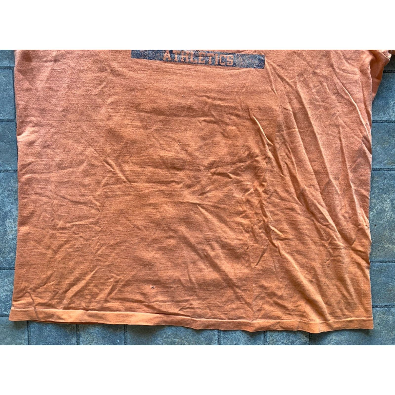 Vintage VINTAGE Oneita T-Shirt Men’s L Orange Virginia Athletics Damaged Single Stitch Shirt Mens Orange Virginia Athletics Damaged Size US L / EU 52-54 / 3 - 2 Thumbnail