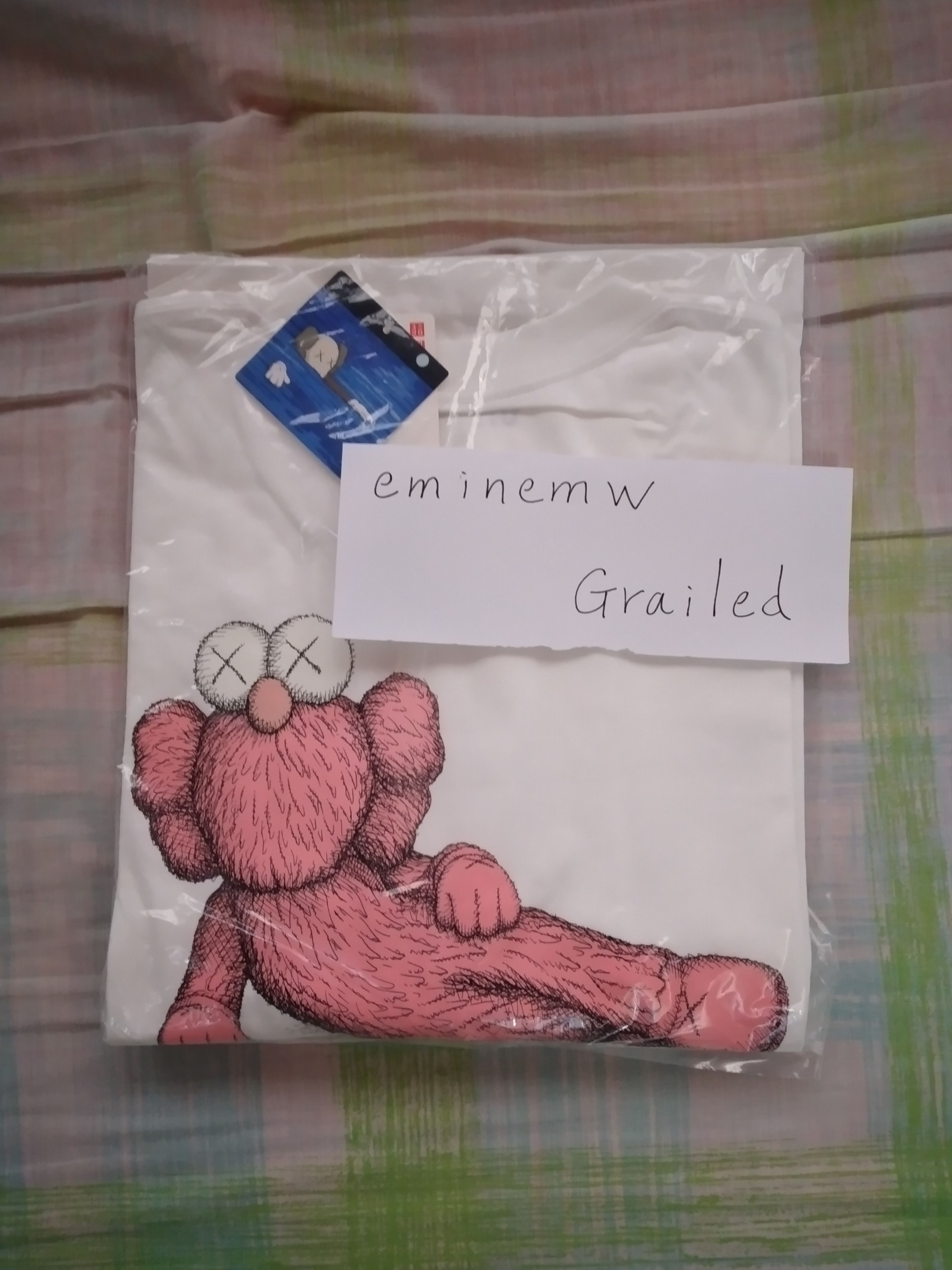 Japanese Brand Uniqlo X KAWS T-Shirt TEE Size US L / EU 52-54 / 3 - 1 Thumbnail