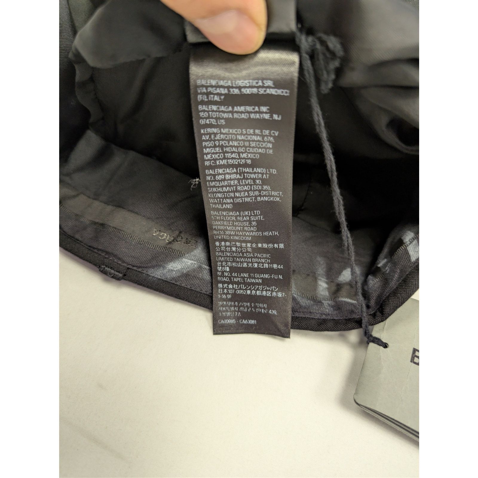 Balenciaga o1rshd1 Fluid Wool Barathea Skater Tailored Pants in Black Size US 30 / EU 46 - 20 Thumbnail