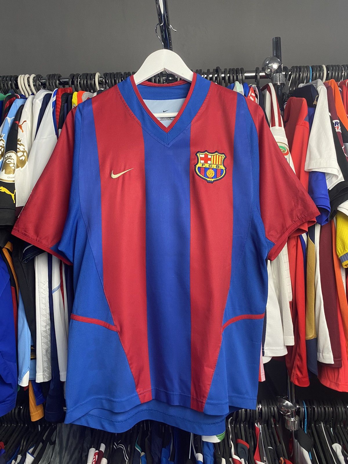 Nike 2002-03 NIKE BARCELONA #10 RONALDINHO HOME FOOTBALL SHIRT Size US M / EU 48-50 / 2 - 1 Thumbnail