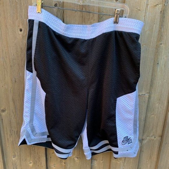 Vintage Nike Basketball Shorts Medium Varsity Black