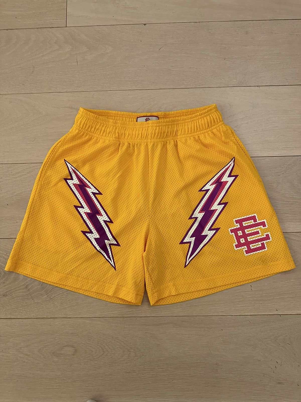 Eric Emanuel Shorts “Yellow Lightning” store (XL)