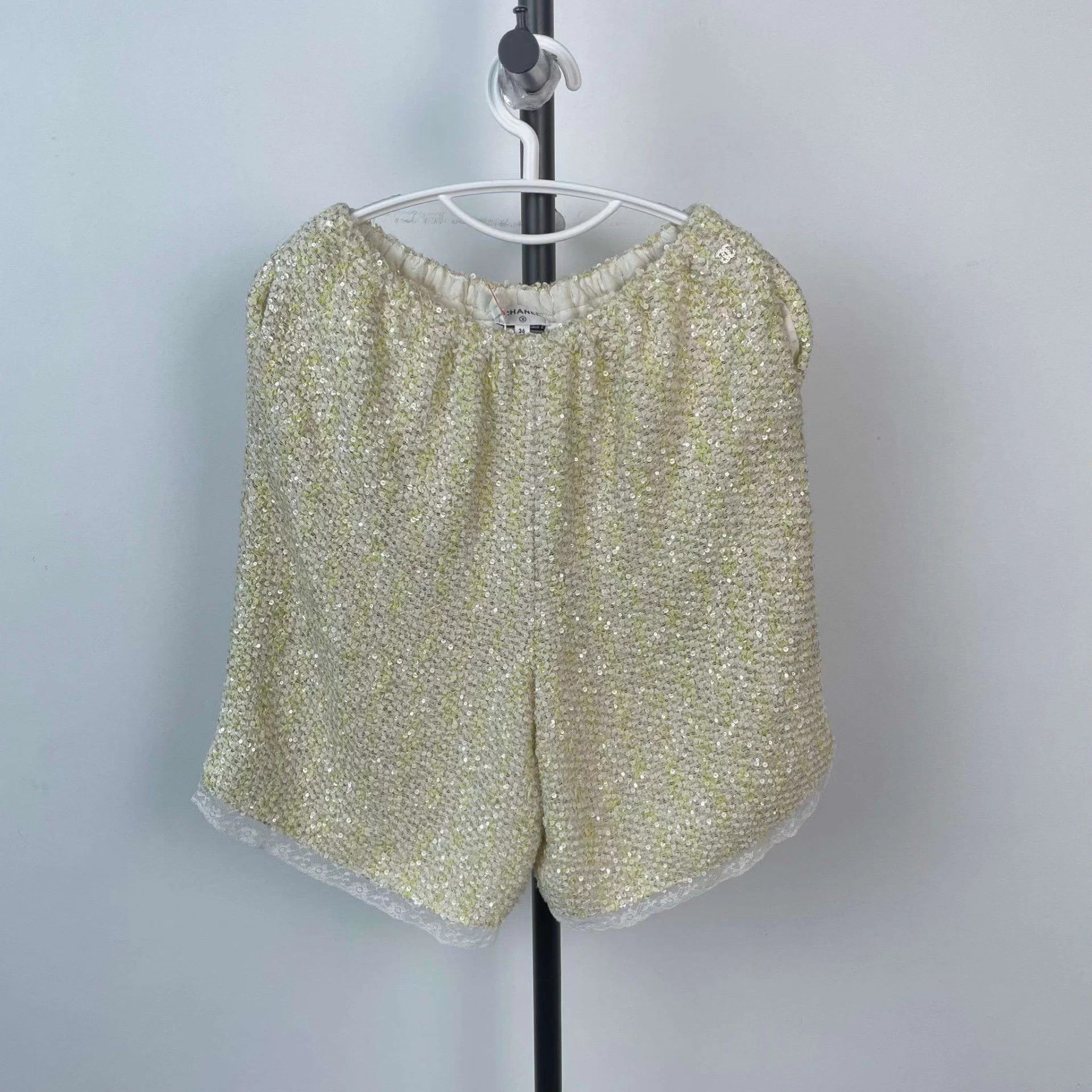 Chanel Chanel Sequin Yellow Shorts 36 Size 26" / US 2 / IT 38 - 1 Thumbnail