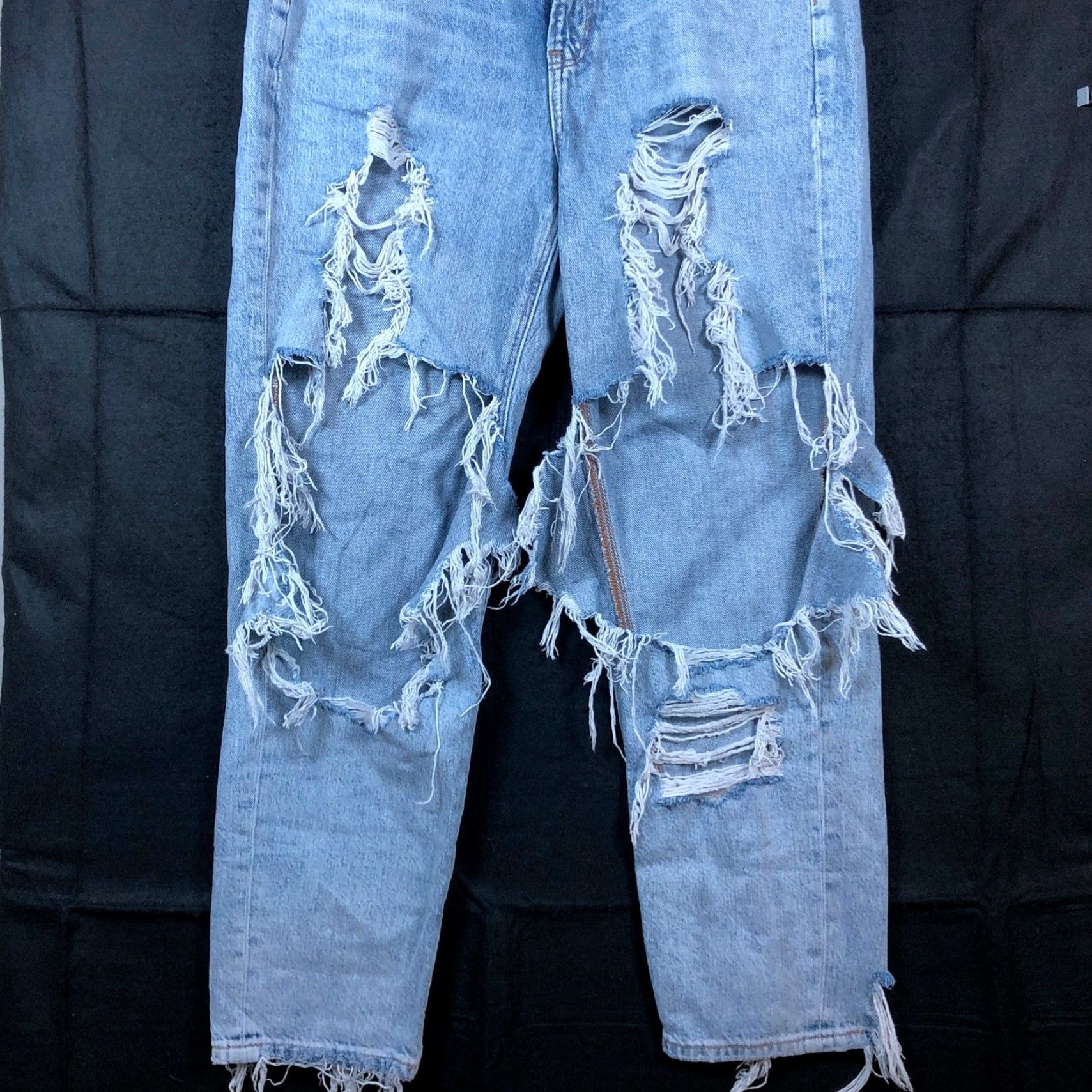 American Eagle Outfitters VINTAGE American Eagle Jeans Blue Denim High Rise Mom Distressed Thrashed 8 Womens Jeans Regular 30in 27in Inseam Womens Size 30" / US 8 / IT 44 - 3 Thumbnail