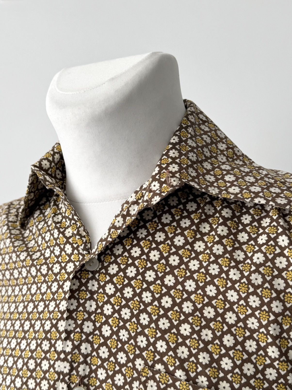 Vintage ≈1940s Vintage European Hawaiian Style Flowers Button Shirt Size US M / EU 48-50 / 2 - 3 Thumbnail