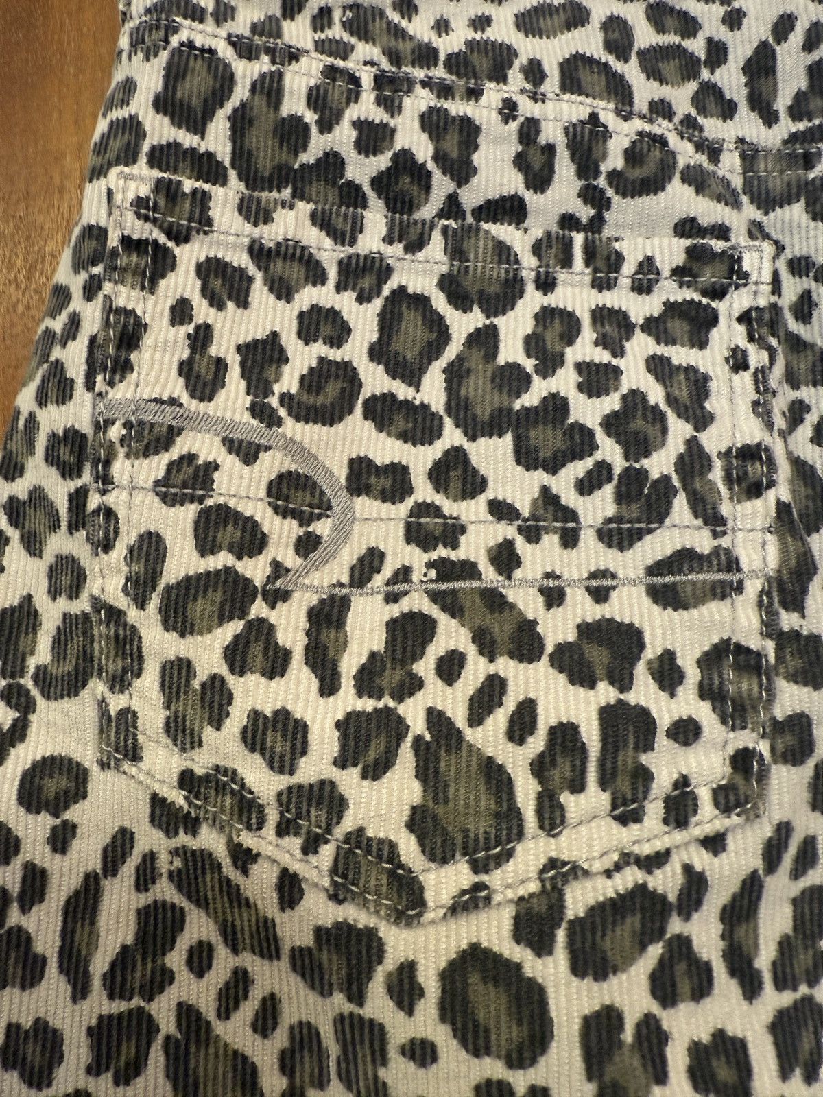 American Eagle Outfitters American Eagle Leopard Print Stretch Corduroy Mini Skirt Size 30" / US 8 / IT 44 - 7 Thumbnail