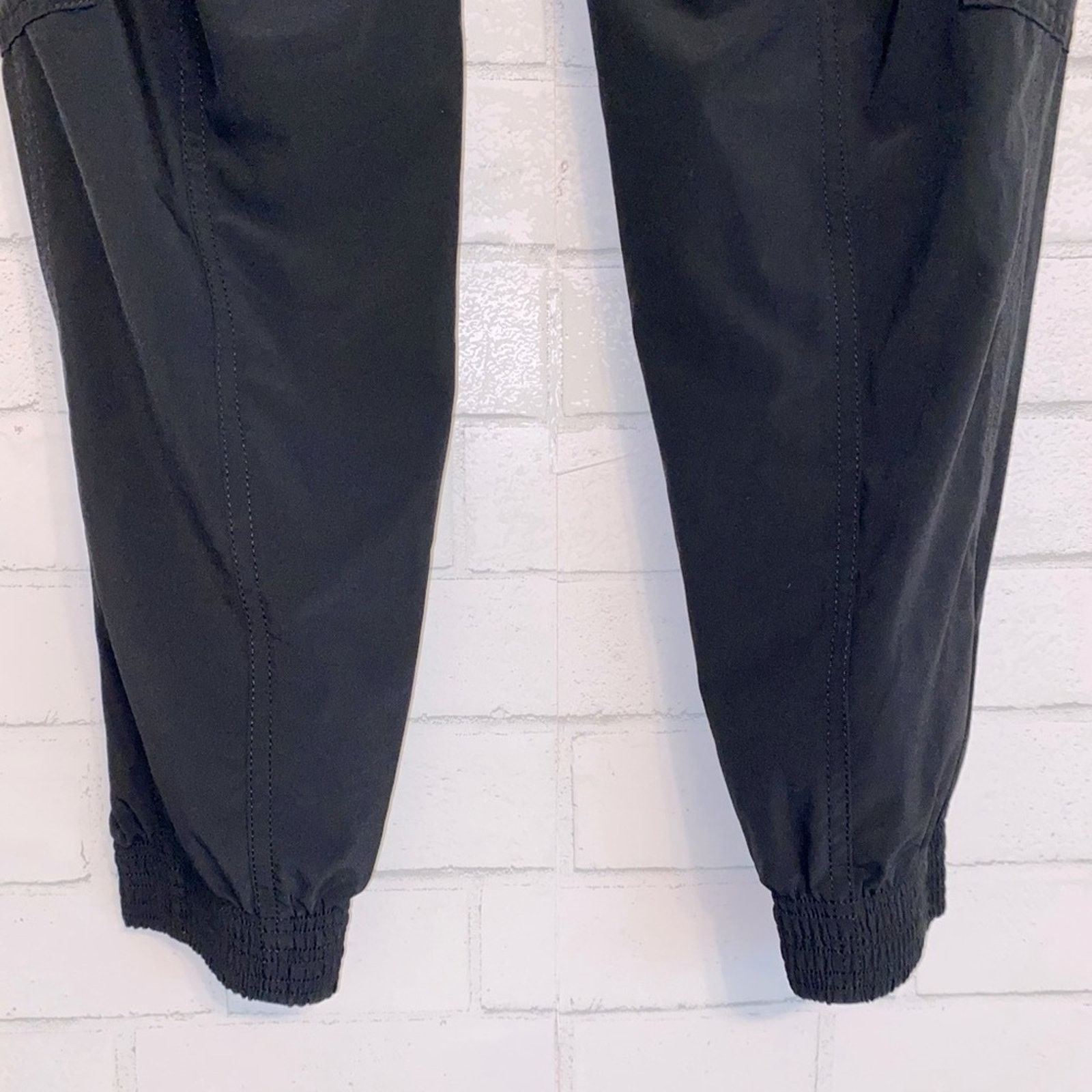 Athleta ATHLETA $98 Chelsea Utility Cargo Jogger Black Sz 4 EUC Size 27" / US 4 / IT 40 - 14 Thumbnail