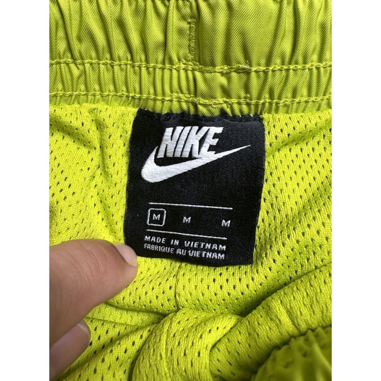 Nike Nike Woven Flow Shorts Mens Large Neon Green 5" AR2382 Athletic Pockets Drawstring Back Pocket Size US 33 - 3 Thumbnail