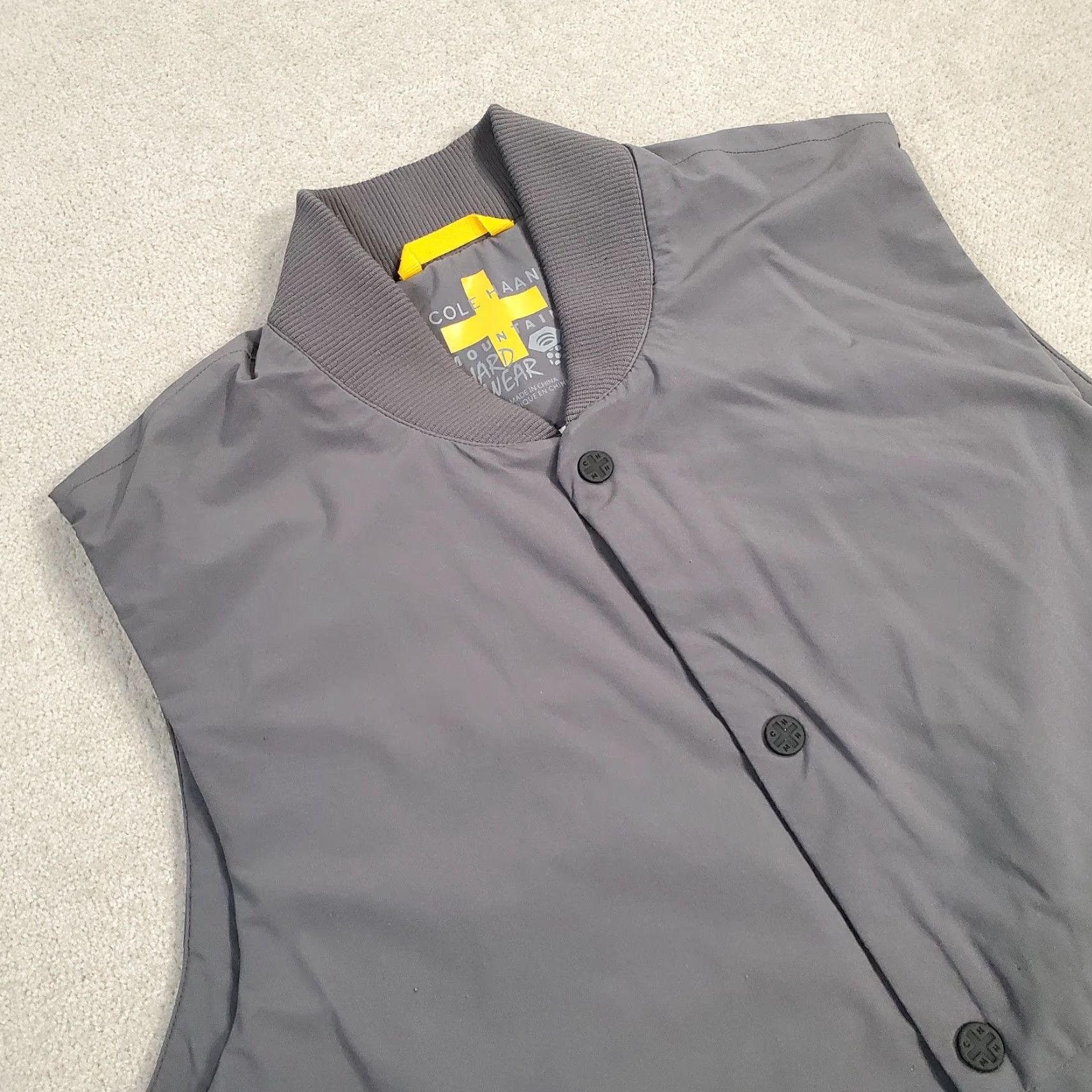 Mountain Hardwear VINTAGE Mountain Hardwear Vest Mens M Gray Jacket Puffer Quilt Lined Snap Size US M / EU 48-50 / 2 - 2 Thumbnail