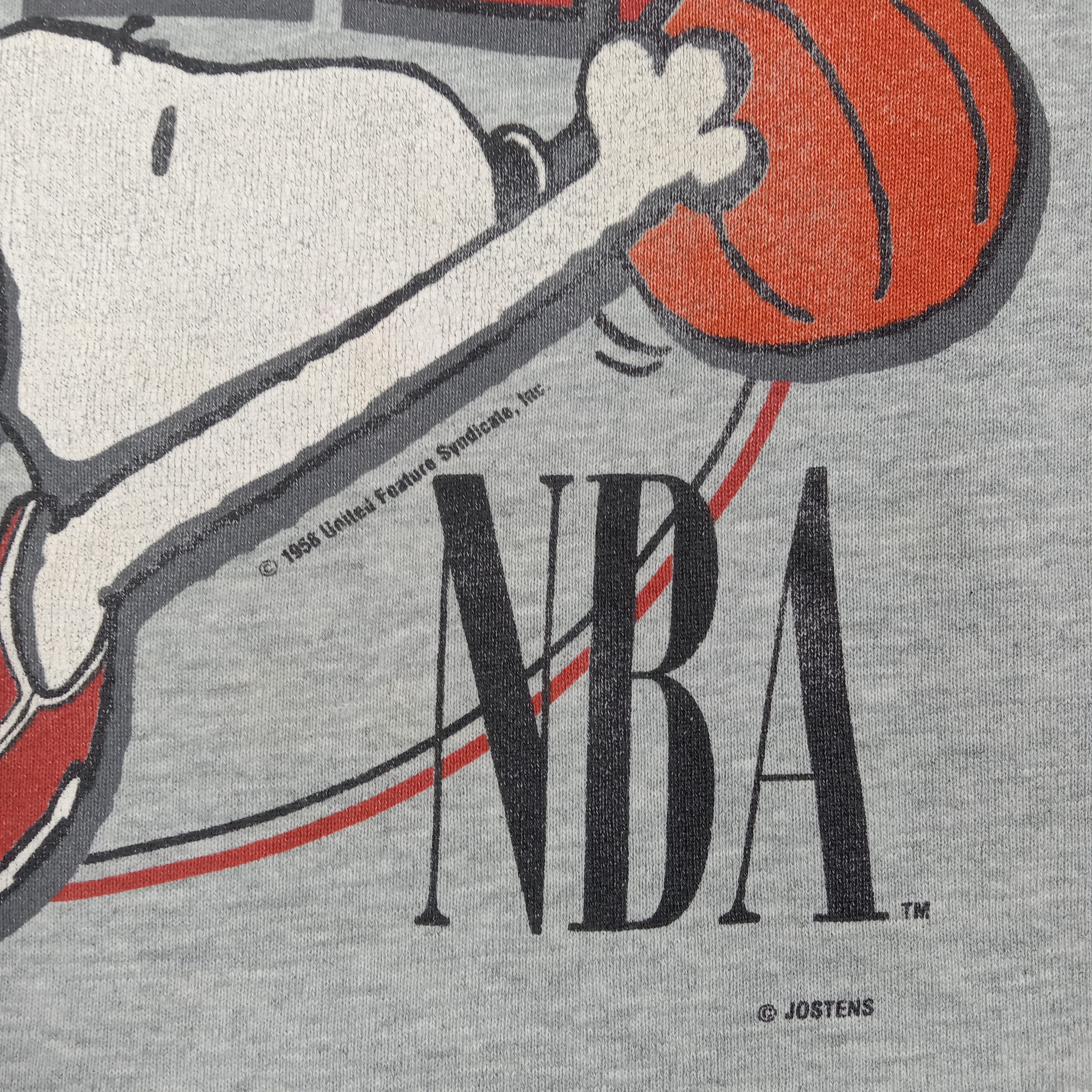 NBA Snoopy Chicago Bulls Basketball Team NBA Sweatshirt C292N13 Size US M / EU 48-50 / 2 - 3 Thumbnail
