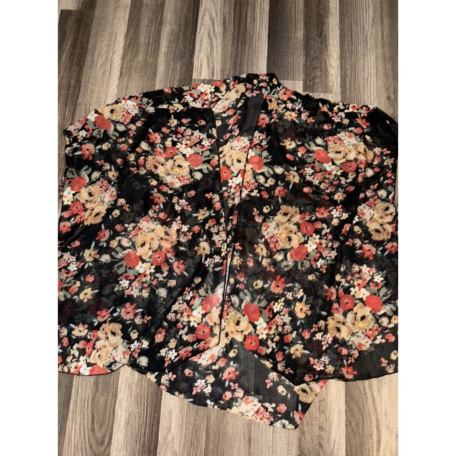 Vintage Black Floral Silk Women’s Cardigan Size Medium User: Women's Black Floral Silk Cardigan Size Medium Size M / US 6-8 / IT 42-44 - 2 Thumbnail