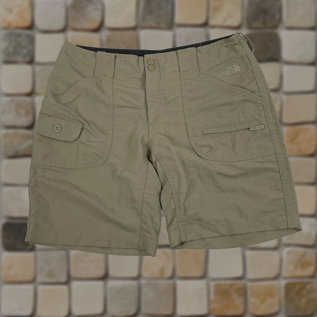 The North Face The North Face Shorts Womens 12 Beige Cargo Fishing Hiking Trekking Camp 33 x 8 Size 34" / US 12 / IT 48 - 1 Thumbnail