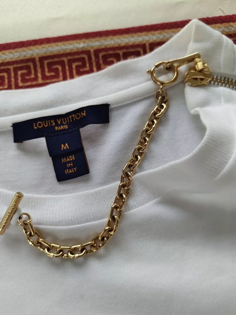 Louis Vuitton Louis Vuitton White logo short sleeve Size US M / EU 48-50 / 2 - 3 Thumbnail
