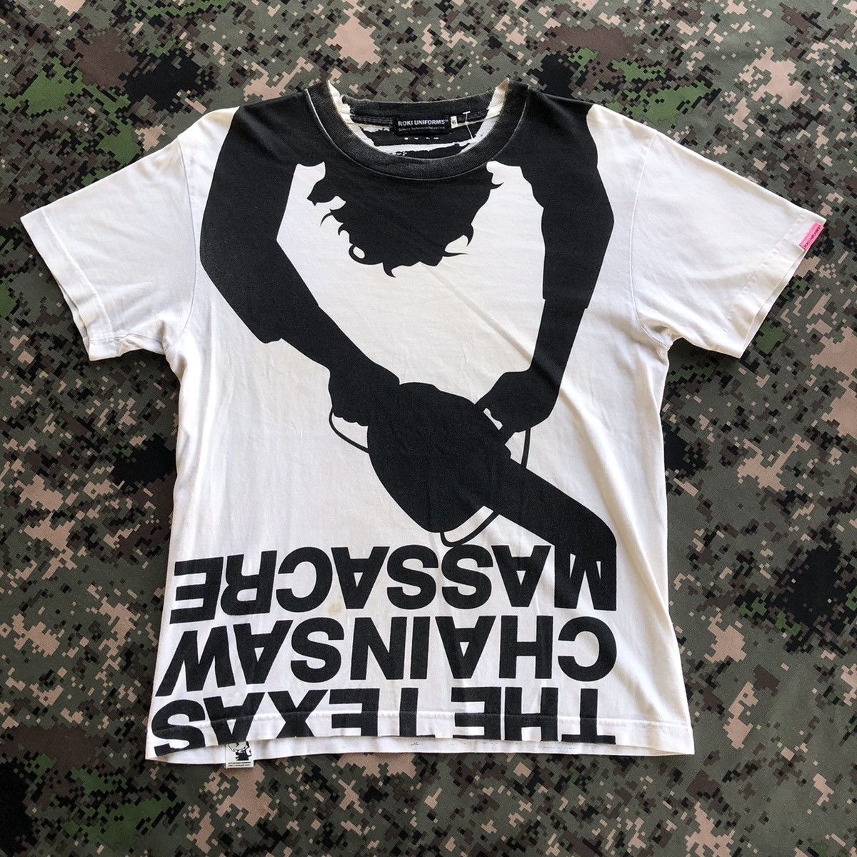 Expert Horror × Japanese Brand Roki Uniforms The Texas Chainsaw Masacre Tshirt Size US S / EU 44-46 / 1 - 2 Thumbnail