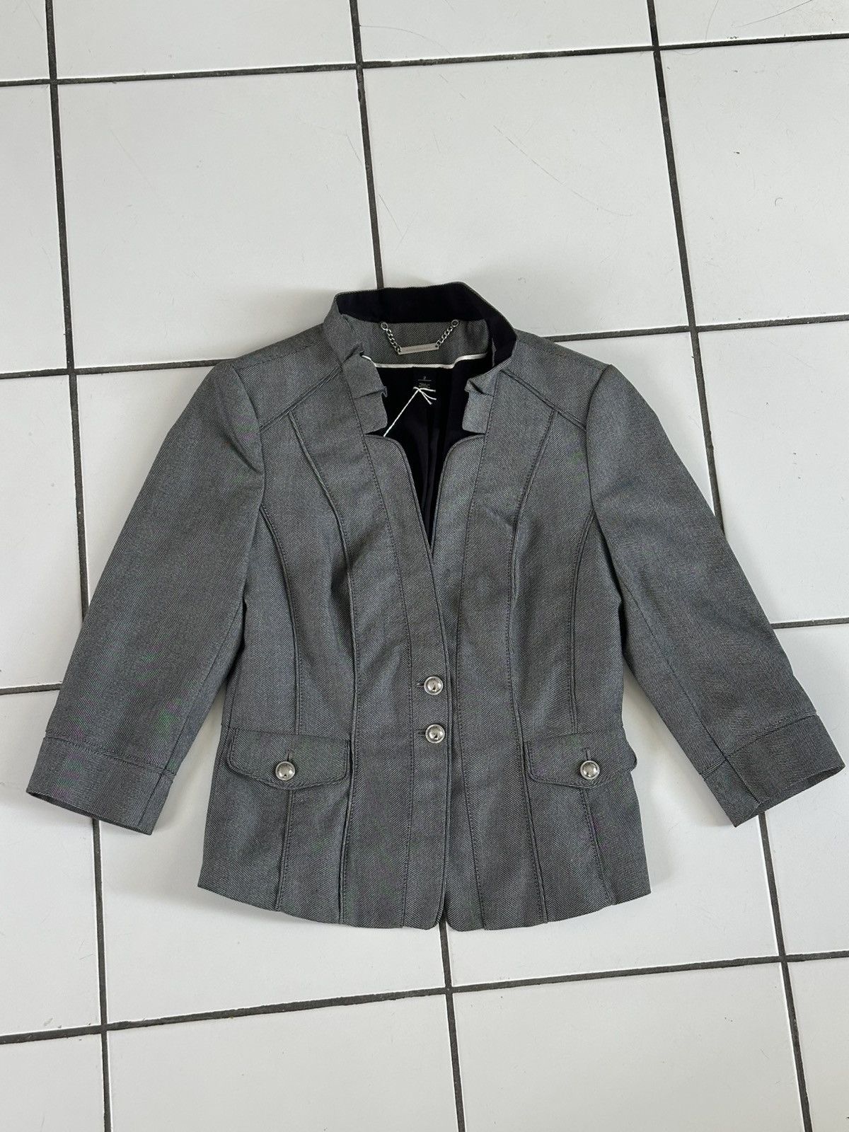 White House Black Market White House Black Market Grey Blazer Size XS / US 0-2 / IT 36-38 - 1 Thumbnail