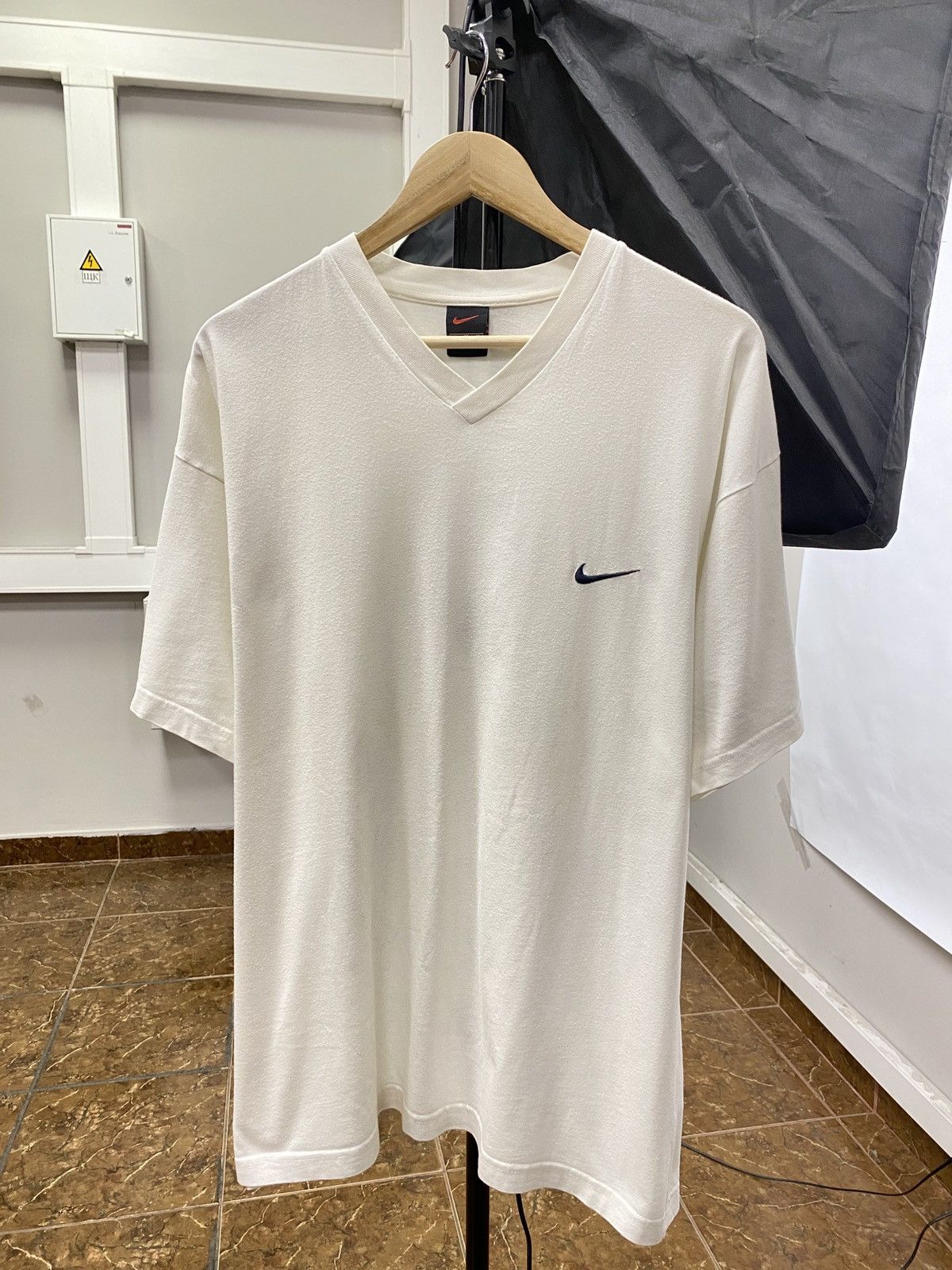 Nike Vintage 90s Nike Swoosh Retro T-Shirt Hype Size US XL / EU 56 / 4 - 1 Thumbnail