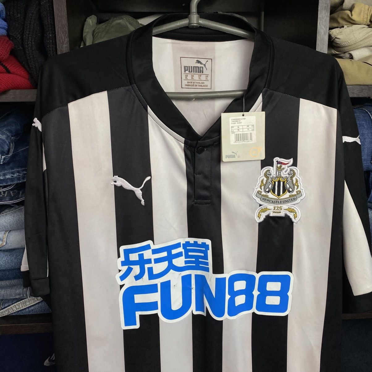 Puma Mens Puma Newcastle United Big Logo home soccer jersey Size US XL / EU 56 / 4 - 2 Thumbnail