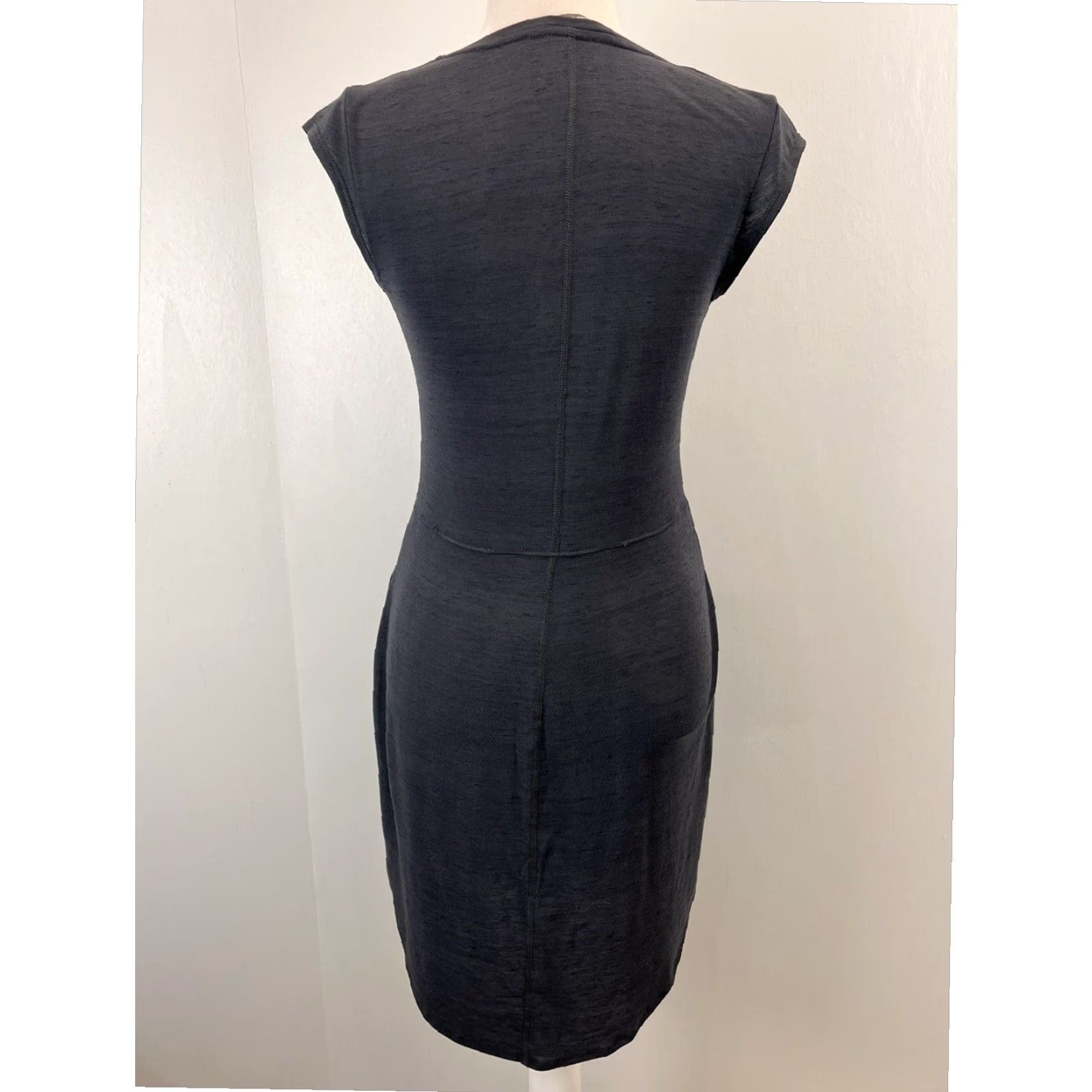 The North Face The North Face Outdoor Short Sleeve V-Neck T-Shirt Dress Womens XS Gray Size XS / US 0-2 / IT 36-38 - 3 Thumbnail