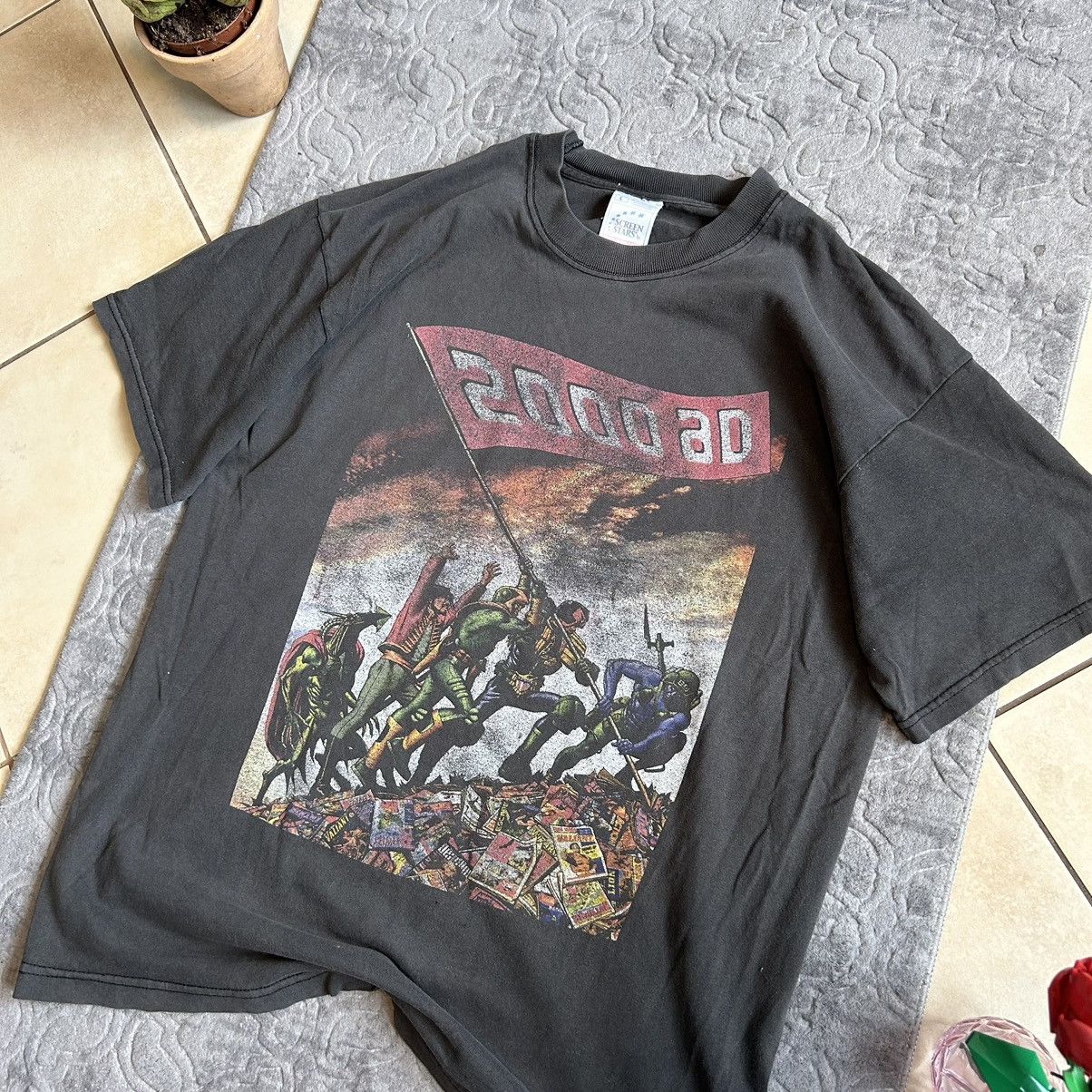 DC Comics × Vintage 90s Vintage 2000AD Judge Dredd tee Size US L / EU 52-54 / 3 - 2 Thumbnail