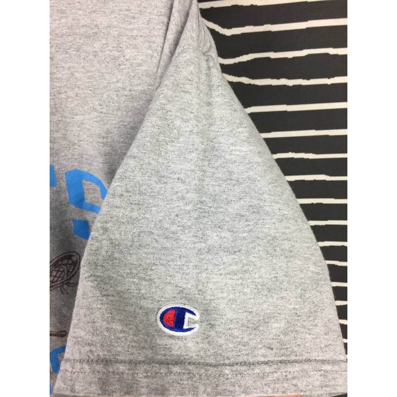 Champion Champion Authentic Tufts Lacrosse Spell Out Logo Tee Size US XL / EU 56 / 4 - 4 Thumbnail