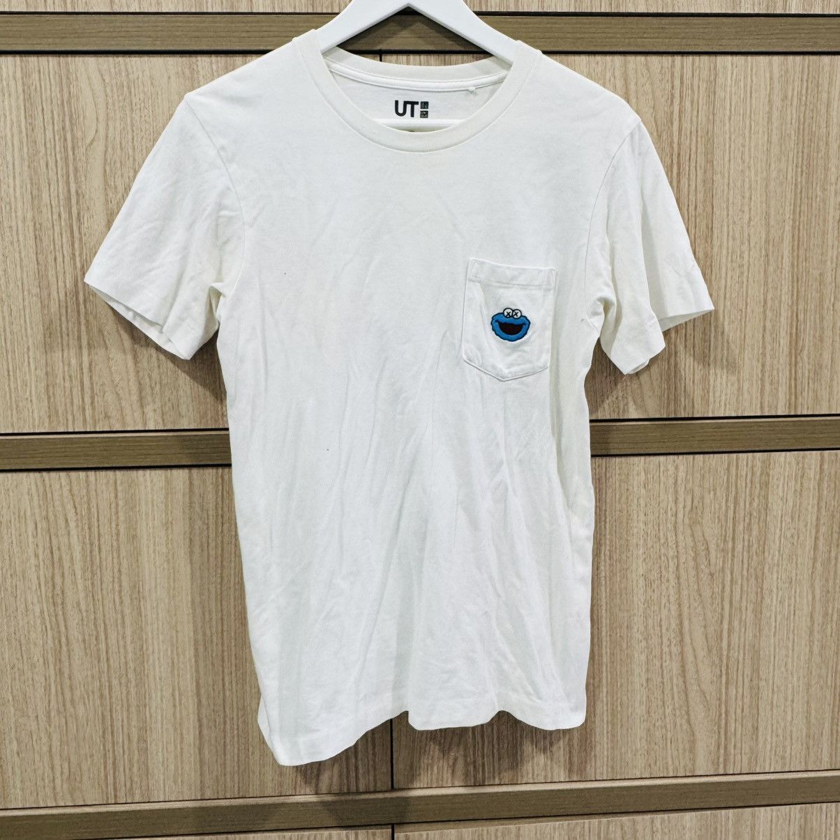 Kaws × Uniqlo KAWS X Sesame Street UT Graphic T-Shirt Size US XS / EU 42 / 0 - 1 Thumbnail