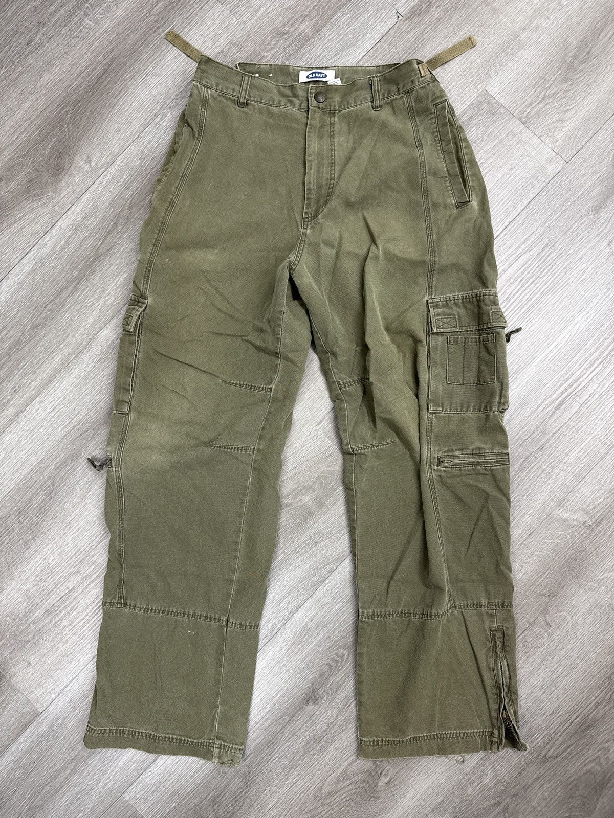 Old Navy Vintage Baggy Cargo Pants Olive Green Size US 32 / EU 48 - 1 Thumbnail