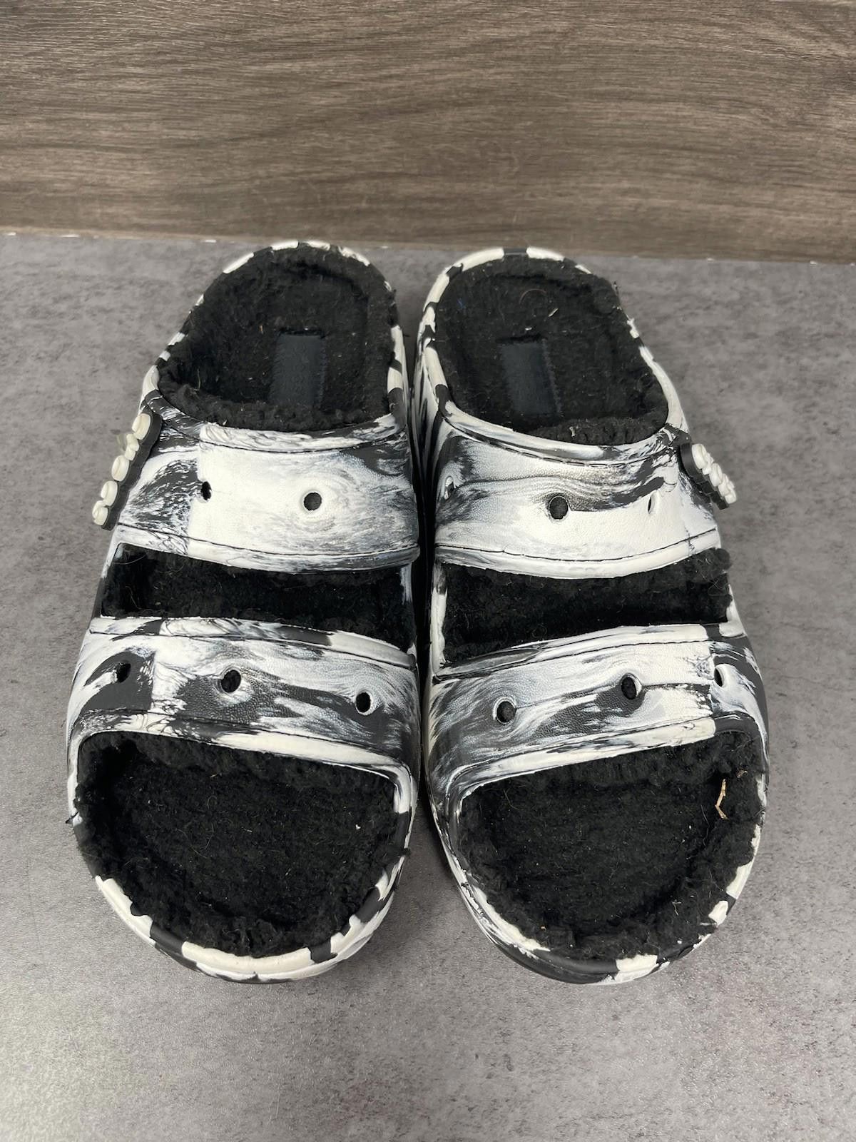 Crocs Crocs Classic Cozzzy Sandals Womens Size 8 Black White Size US 8 / IT 38 - 3 Thumbnail