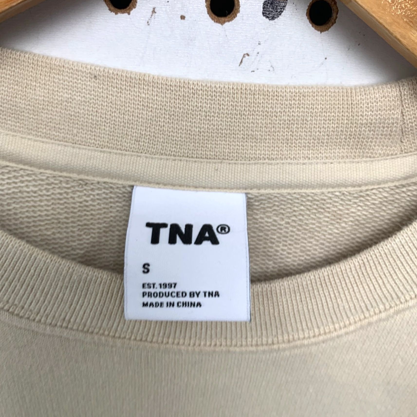 Aritzia Aritzia TNA Sweatshirt Womens Small Beige Cropped Fleece Long Sleeve Crew Neck Pullover Knit Shirt Size S / US 4 / IT 40 - 3 Thumbnail