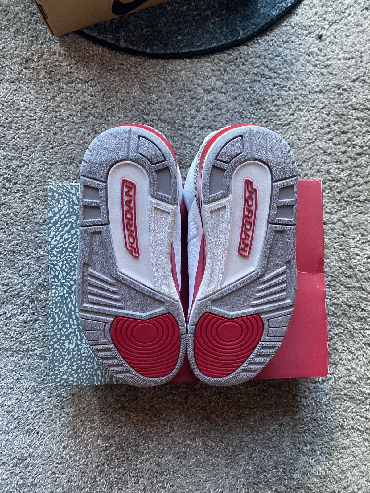 Nike Jordan 3 Retro Cardinal Red Size US 10.5 / EU 43-44 - 4 Thumbnail