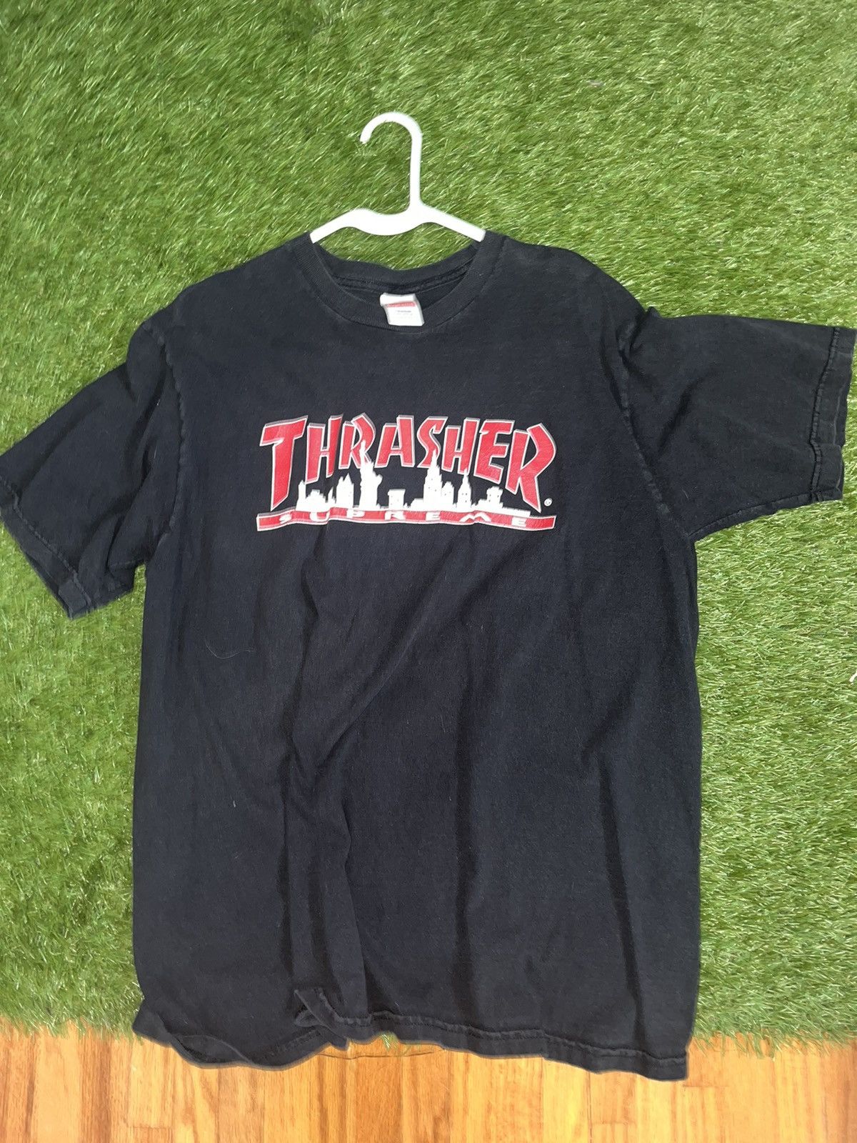 Supreme × Thrasher supreme x thrasher tee Size US L / EU 52-54 / 3 - 1 Thumbnail