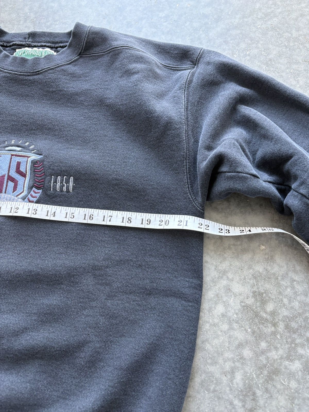 Levi's Vintage 90s Levi’s Crewneck Sweatshirt Embroidered Crest Size US M / EU 48-50 / 2 - 8 Thumbnail