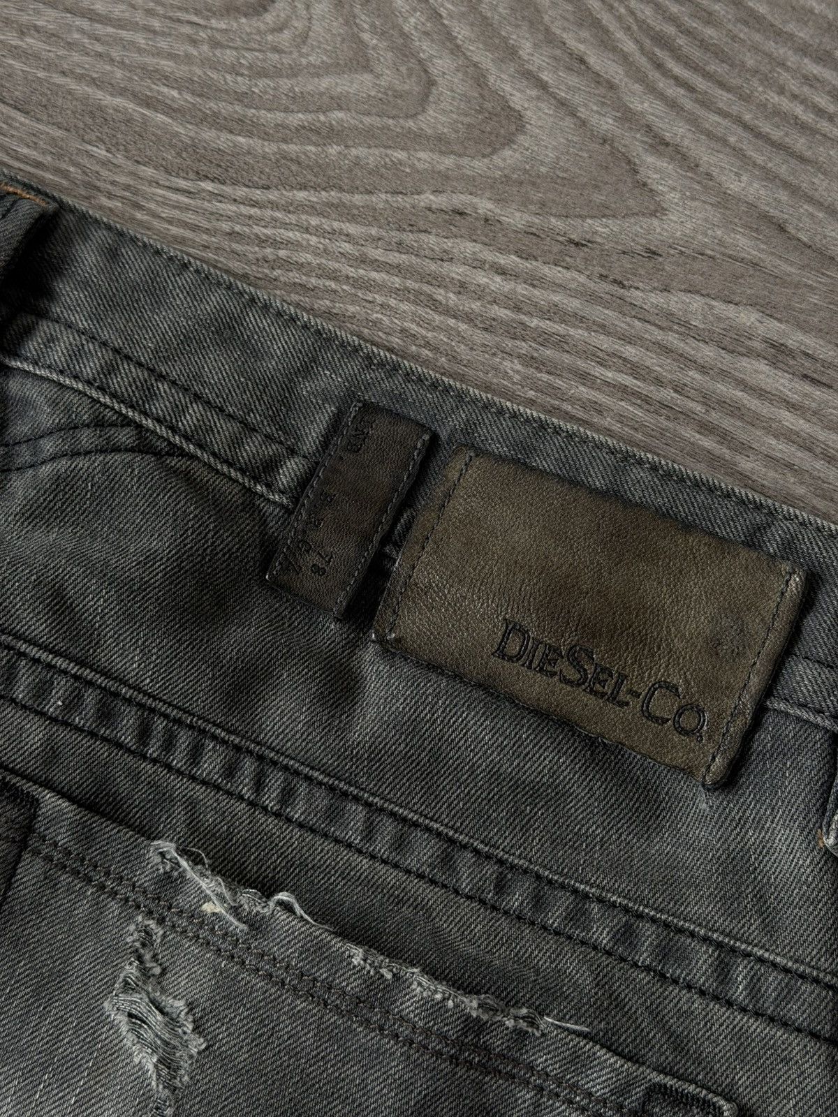 Diesel Vintage Diesel Industry DistressedDenim Thavar Selvage Jeans Size US 32 / EU 48 - 8 Thumbnail