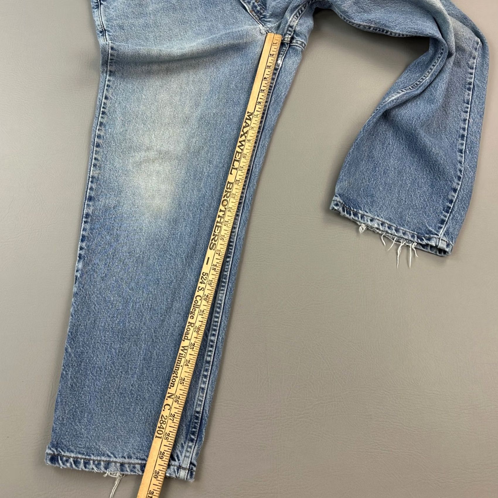 Levi's Vintage Levi's 550 Jeans Mens 38x30 Medium Wash Relaxed Fit Distressed Y2K Denim Cotton Blue 5-Pocket Mens Regular 90s Grunge Logo Jeans Size US 38 / EU 54 - 6 Thumbnail