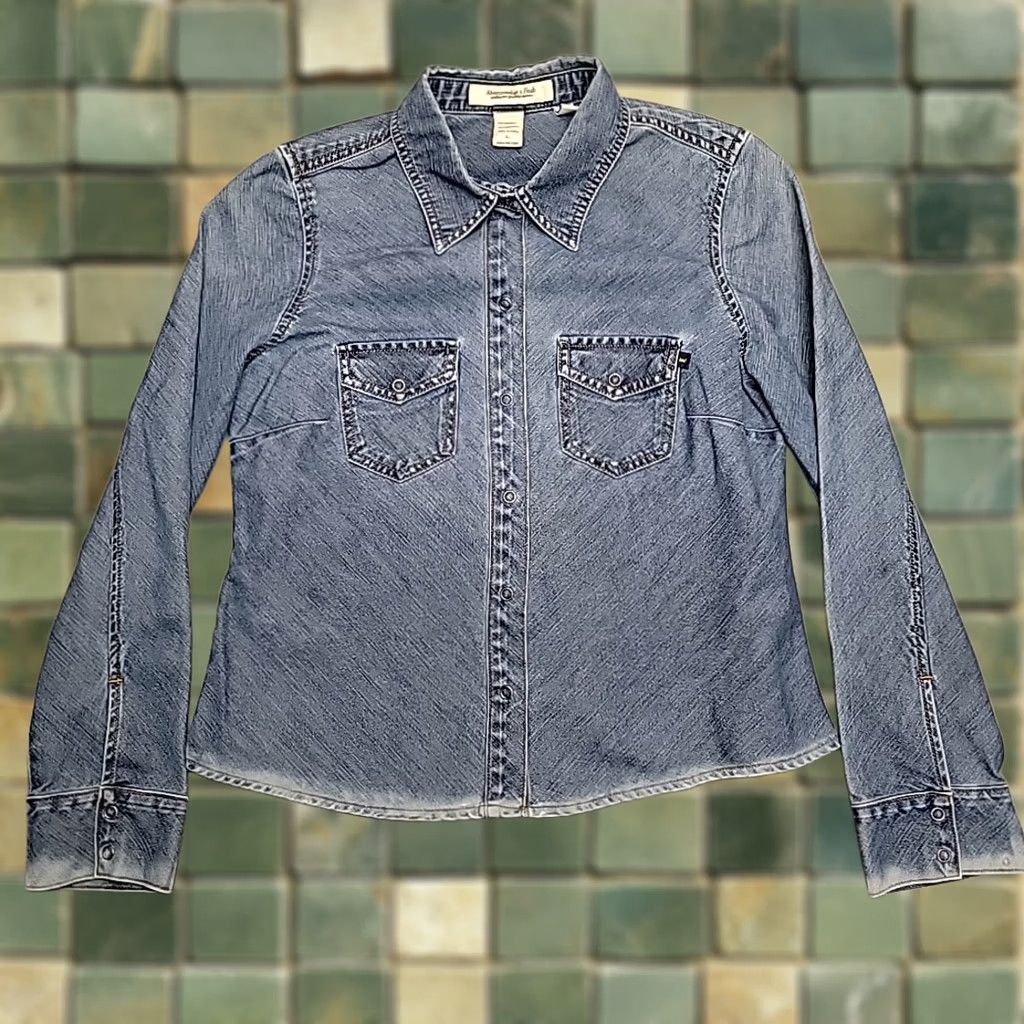 Abercrombie & Fitch Abercrombie & Fitch Shirt Womens Large Blue Denim Chambray Snap Front Long Sleeve Size L / US 10 / IT 46 - 1 Thumbnail