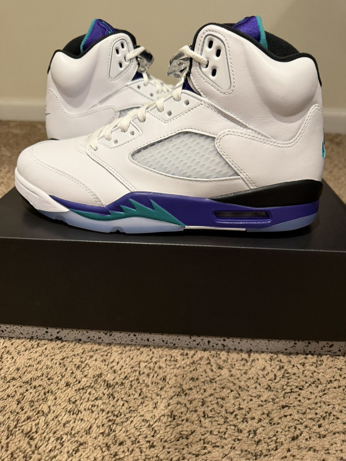 Jordan Brand Jordan 5 Grape Size US 10.5 / EU 43-44 - 2 Thumbnail