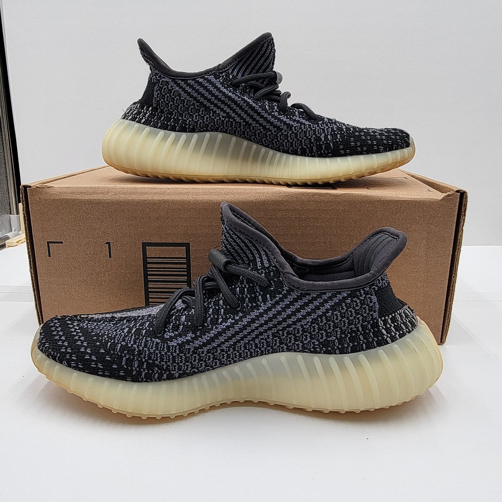 Yeezy Adidas Yeezy Boost 350 V2 'Carbon' Sz 5.5 Authenticated(165) Size US 5.5 / EU 38 - 2 Thumbnail