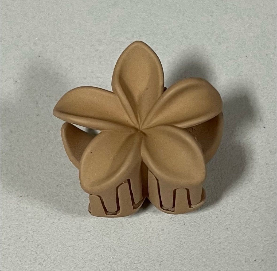 Japanese Brand × Vintage Tan Beige Brown Hibiscus Flower Claw Hair Clip Accessory 🌺✨ Size ONE SIZE - 2 Thumbnail