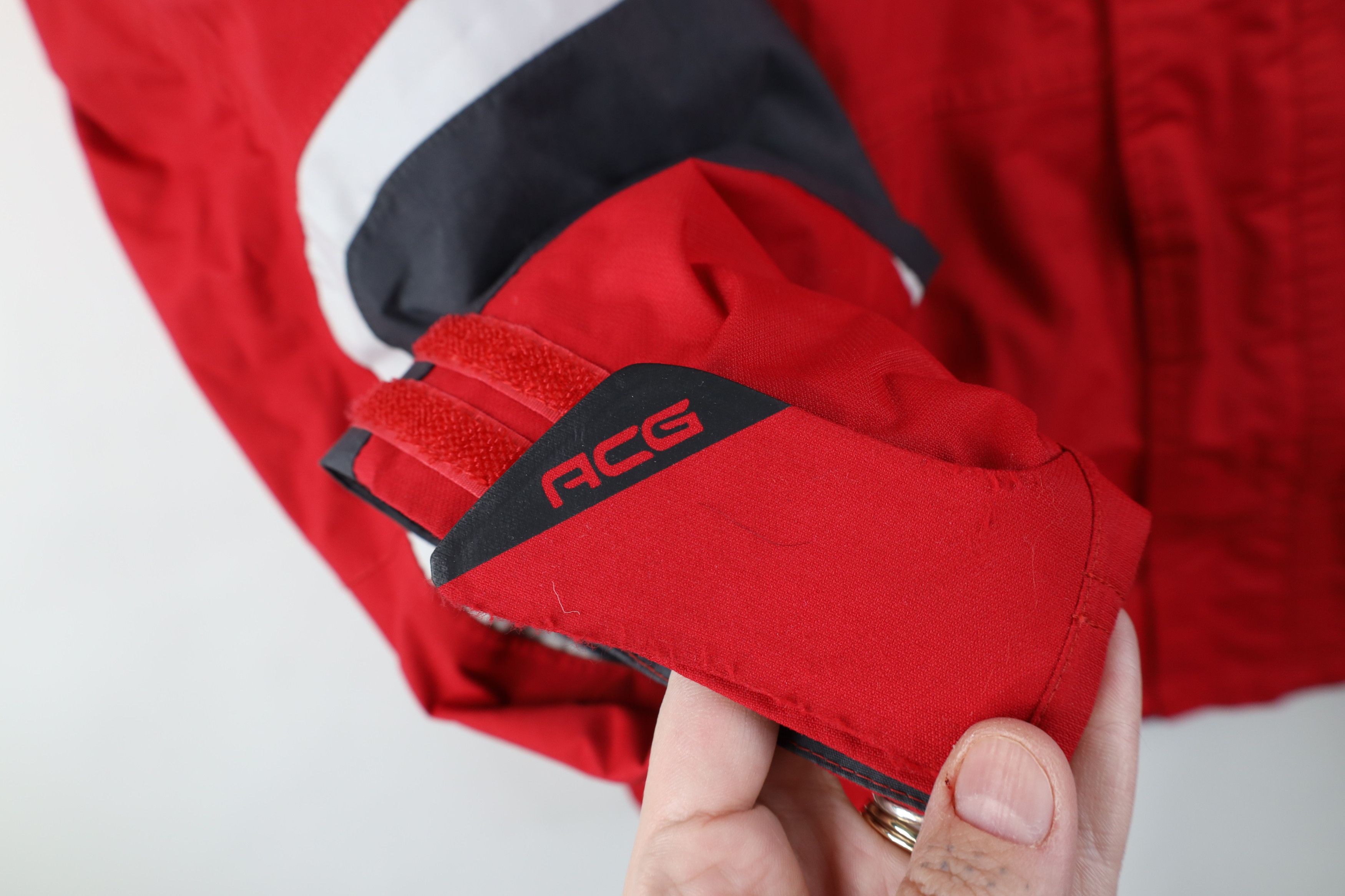 Nike Vintage Nike ACG Mini Swoosh Waterproof Hooded Rain Jacket Size US M / EU 48-50 / 2 - 9 Thumbnail