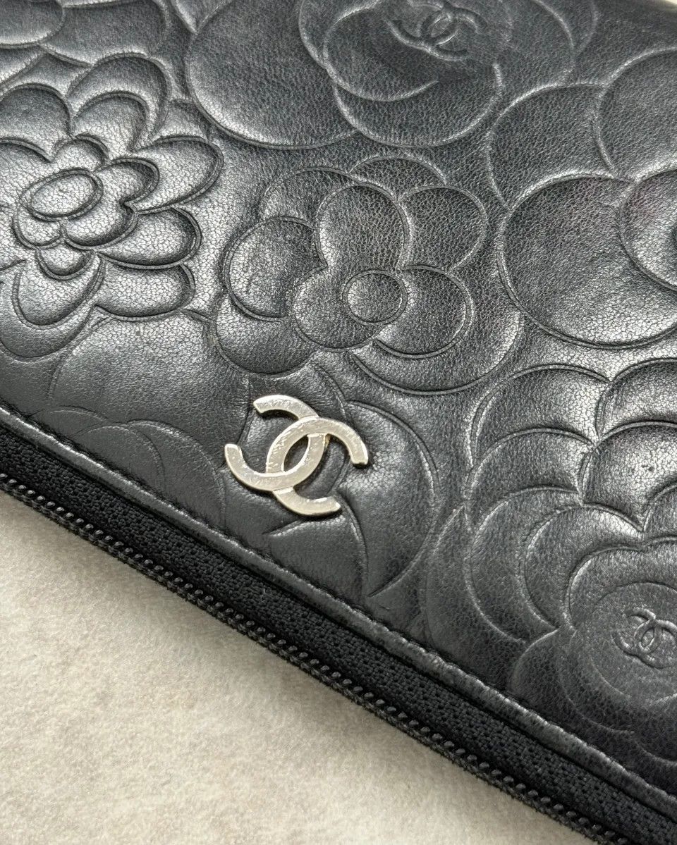Chanel Chanel Black Lambskin Camellia Embossed Leather Wallet Size ONE SIZE - 2 Thumbnail