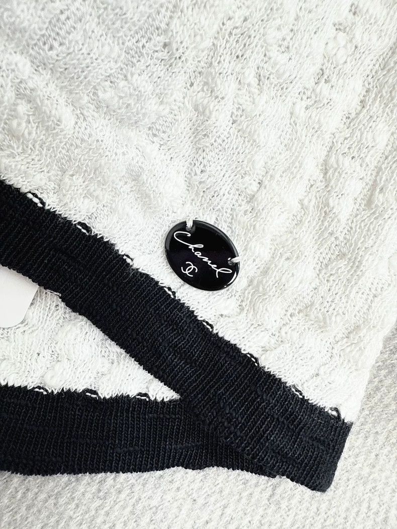 Chanel Chanel 22C White Black Halter Crop Top Size M / US 6-8 / IT 42-44 - 4 Thumbnail