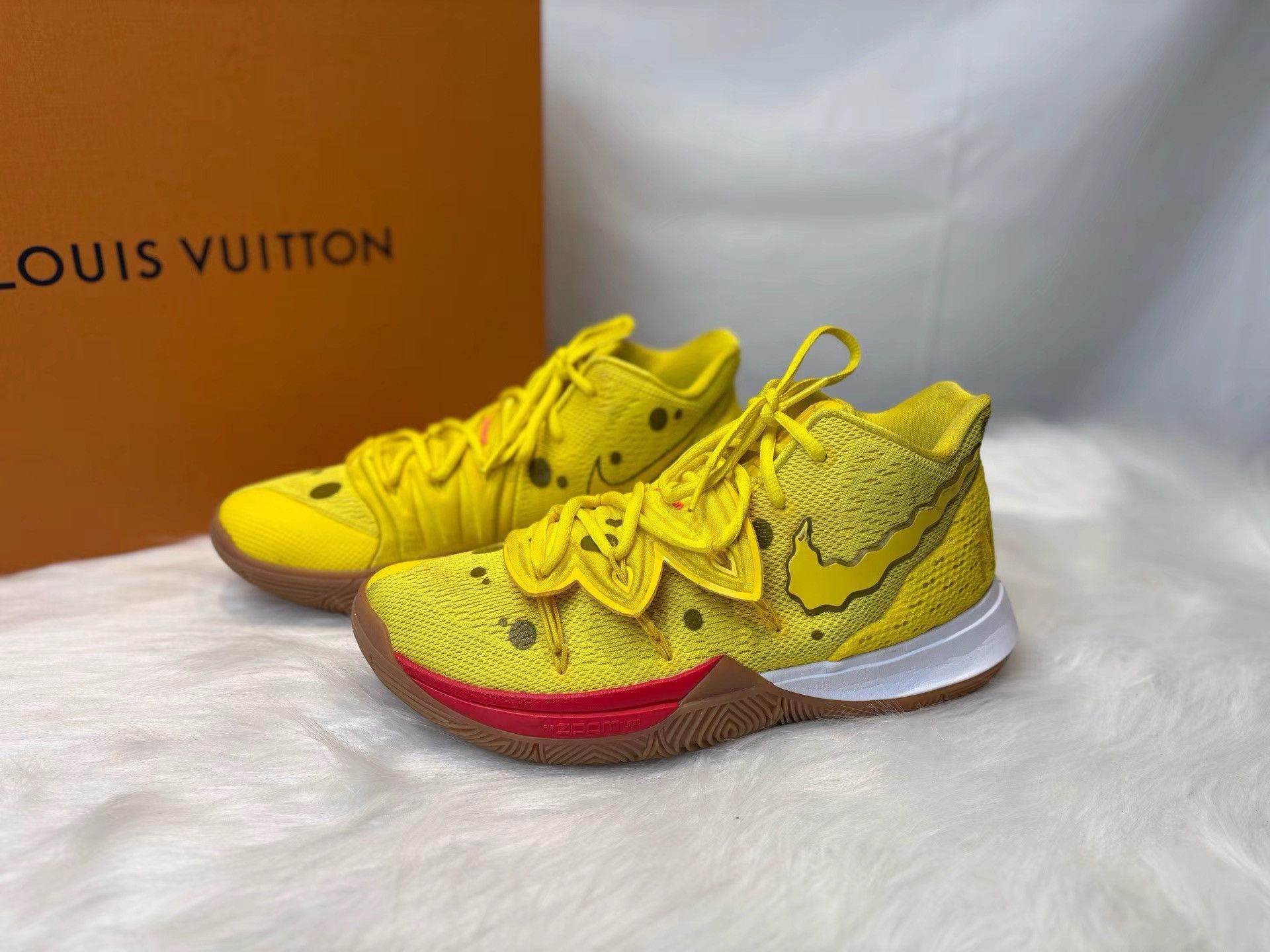 Nike Nike Kyrie 5 SpongeBob SquarePants Collaboration K36 Size US 8 / EU 41 - 1 Thumbnail