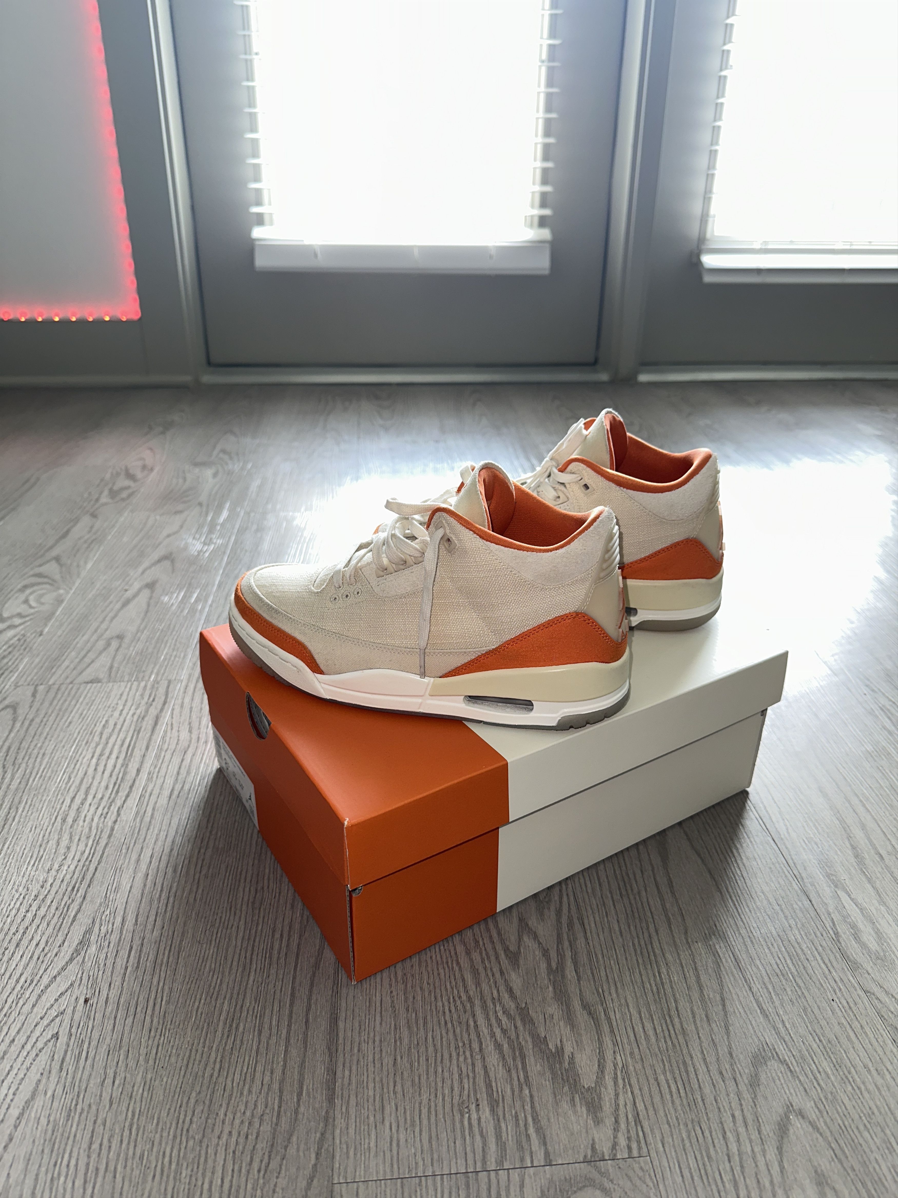 Jordan Brand Jordan 3 “Starfish” Size US 8.5 / IT 38.5 - 1 Thumbnail