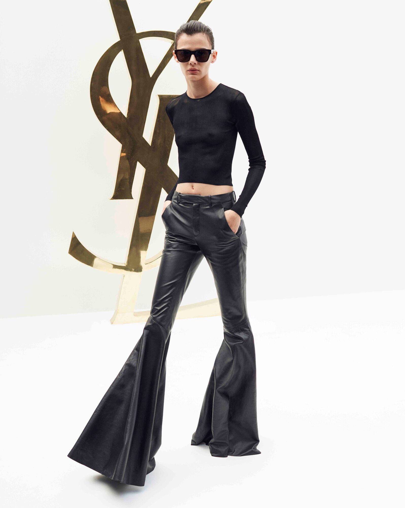 Saint Laurent Paris o1s1wg111224 Cropped Top in Ribbed Viscose Sweater in Black Size M / US 6-8 / IT 42-44 - 2 Thumbnail