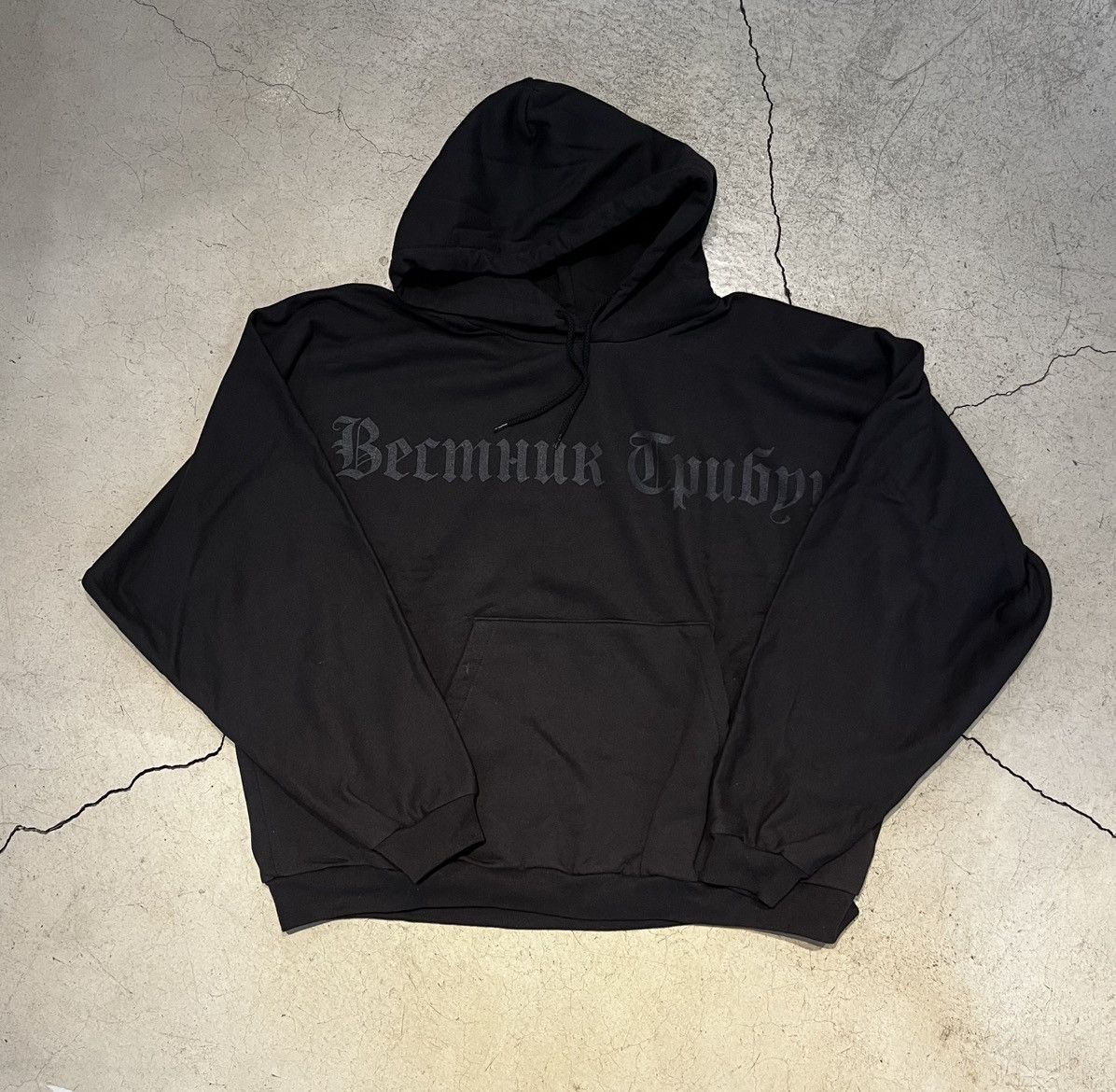 Yeezy YEEZY Black “Vultures” Gothic Logo Hoodie S/M USA Size US S / EU 44-46 / 1 - 1 Thumbnail