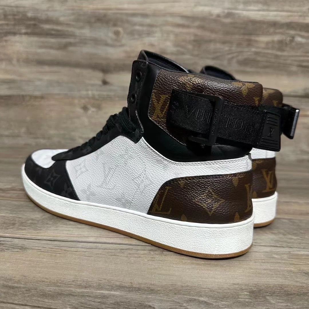Louis Vuitton LV Rivoli Monogram B&W Uk9/43 97 New Size US 10 / EU 43 - 3 Thumbnail