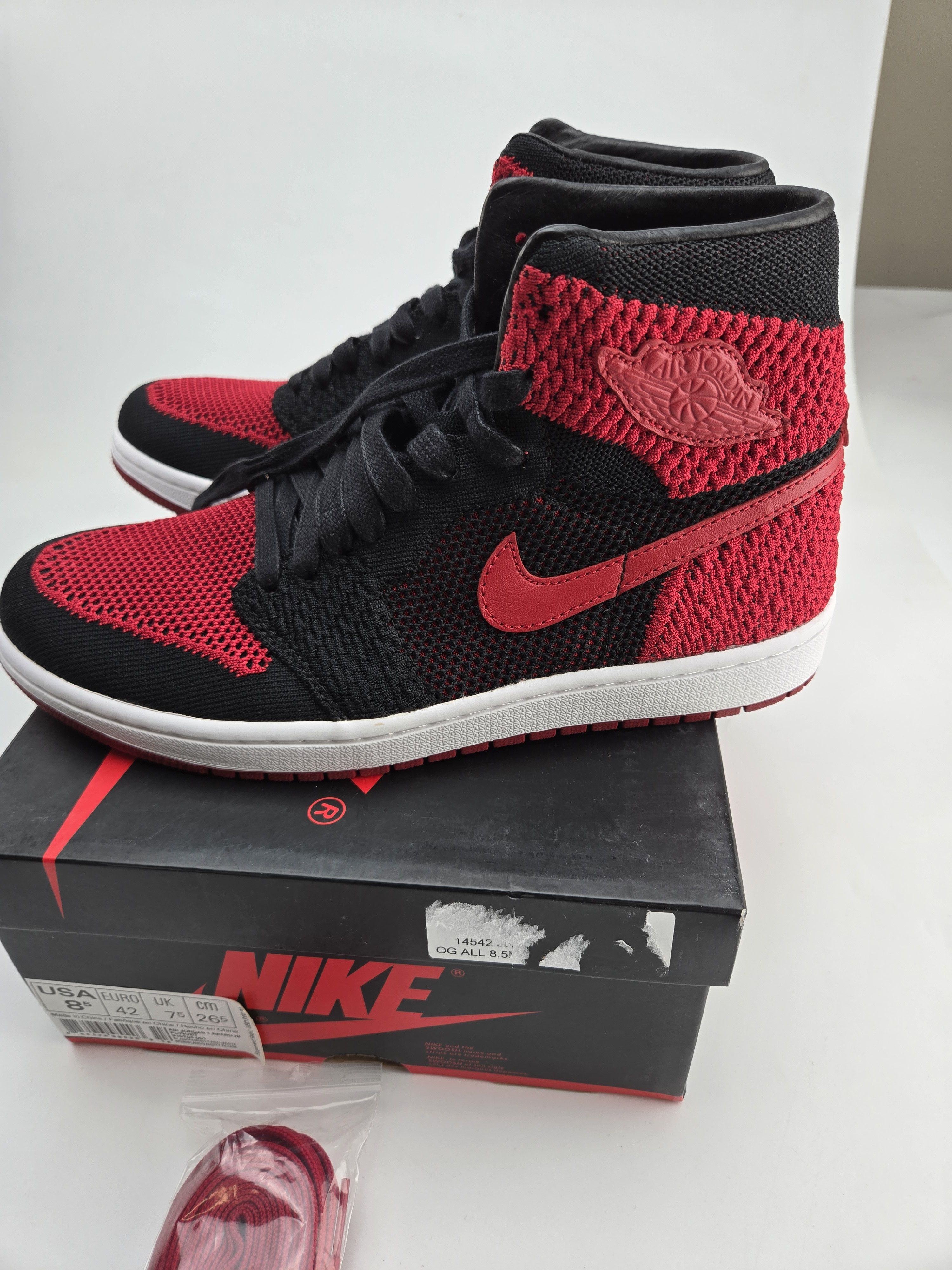 Jordan Brand Jordan 1 Flyknit Bred Size US 8.5 / EU 41-42 - 1 Thumbnail