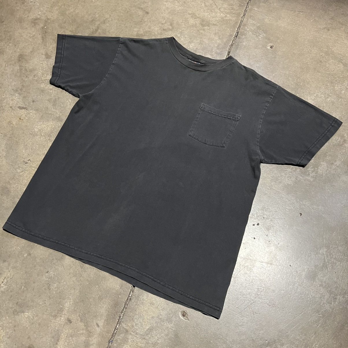 Vintage Vintage Faded Black Pocket Tee Washed Grunge Punk Skater 90s Size US XL / EU 56 / 4 - 2 Thumbnail
