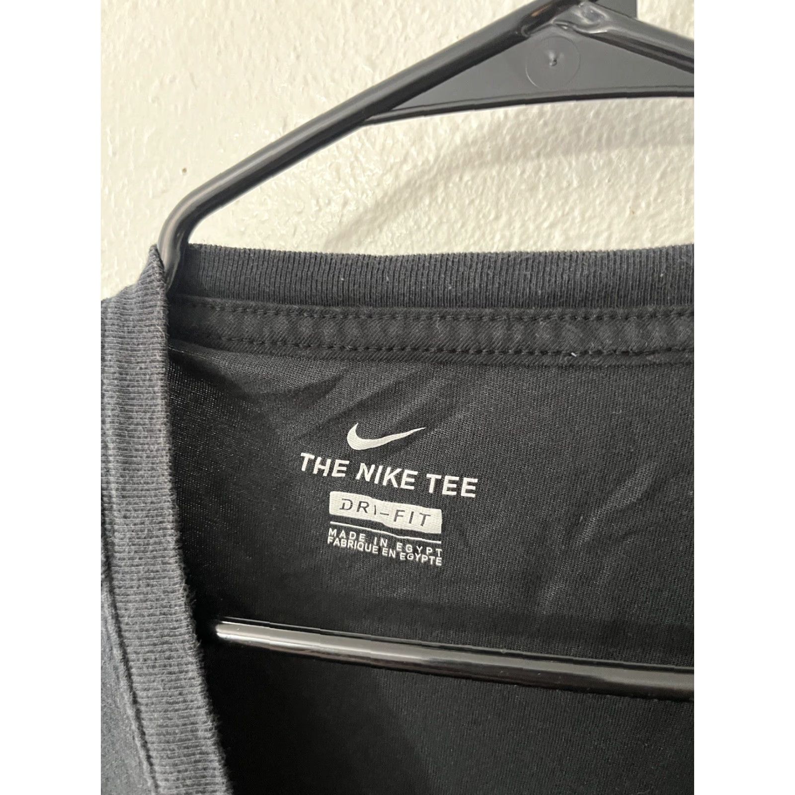 Nike VINTAGE Nike Black Round Neck T-Shirt Mens L Size Adult Large Egypt Made Size US L / EU 52-54 / 3 - 3 Thumbnail