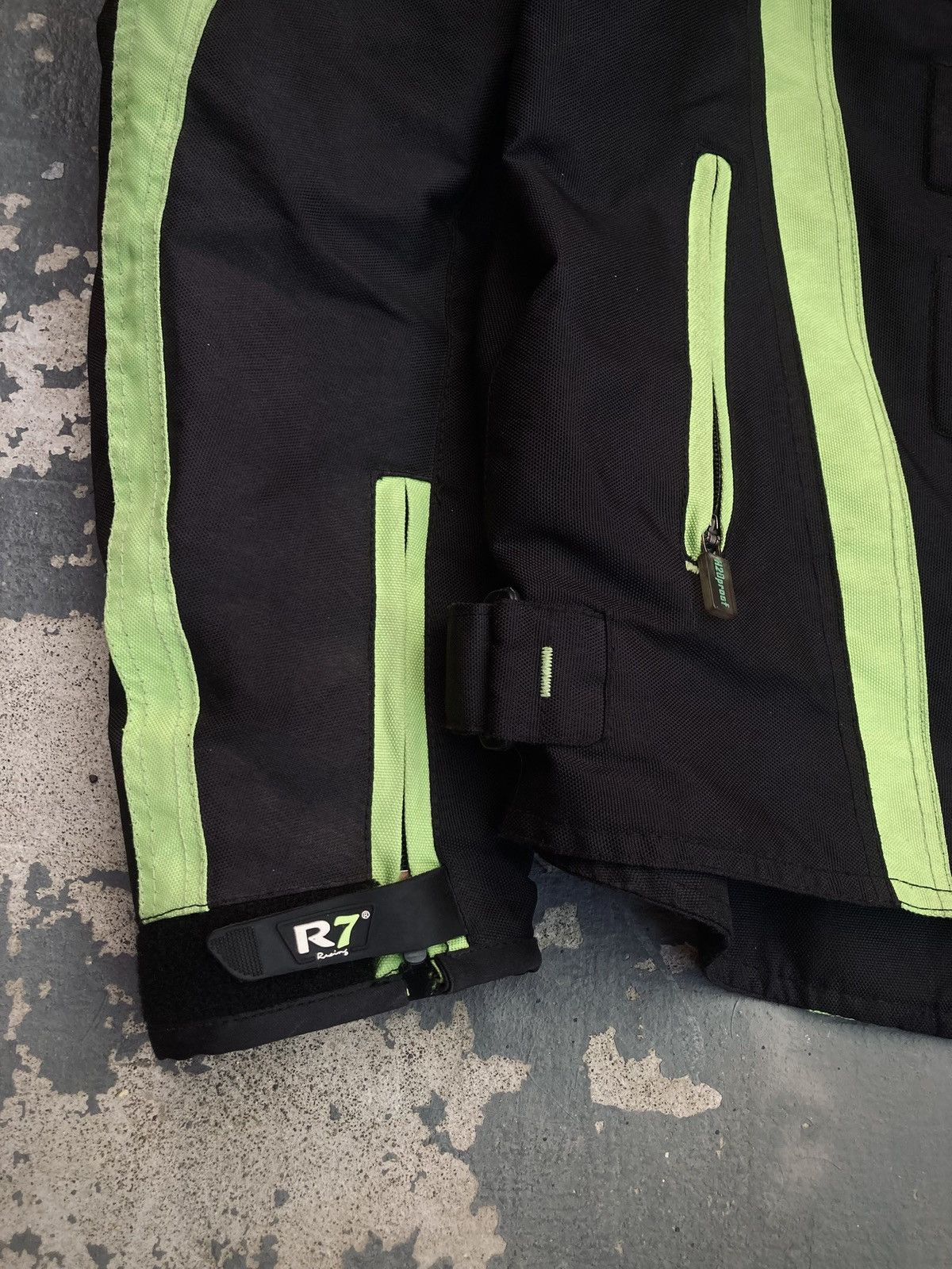 Other R7 Racing Jacket w/ Removable Safety Pads & Inner Liner Size US L / EU 52-54 / 3 - 5 Thumbnail
